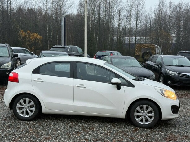 kia-rio-bensin-2013-big-2