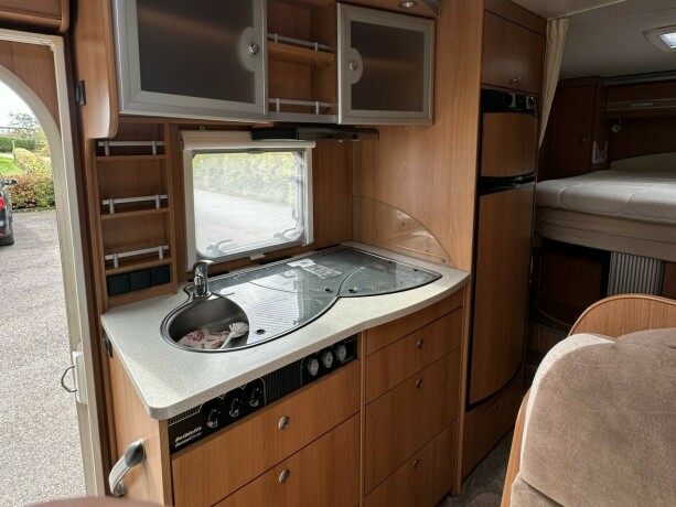 dethleffs-avantage-integral-diesel-2009-big-2