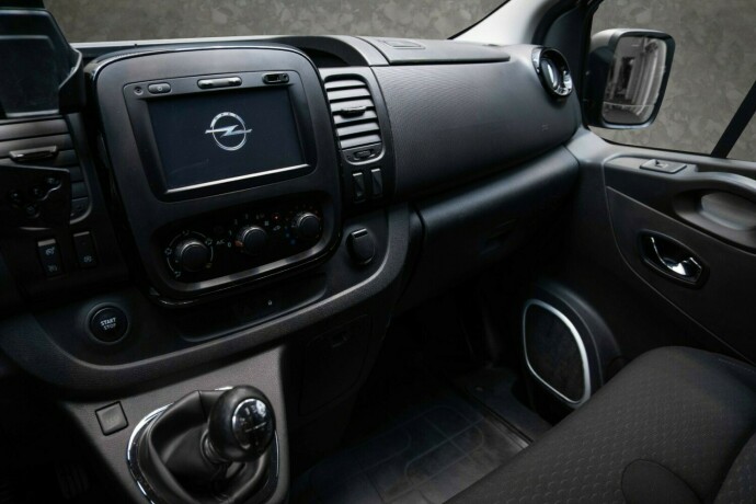 opel-vivaro-diesel-2017-big-16