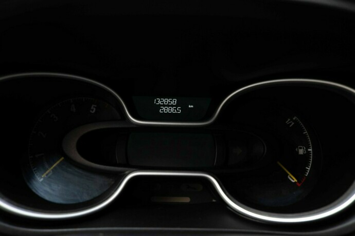 opel-vivaro-diesel-2017-big-12