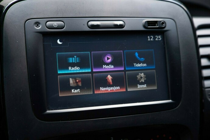 opel-vivaro-diesel-2017-big-19