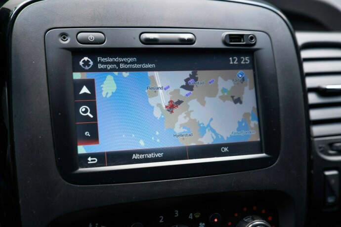 opel-vivaro-diesel-2017-big-20