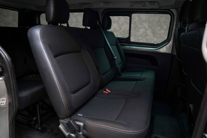 opel-vivaro-diesel-2017-big-26