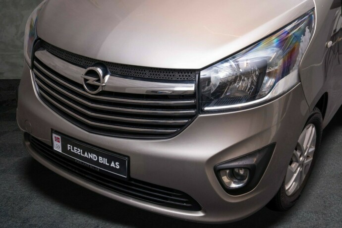 opel-vivaro-diesel-2017-big-4