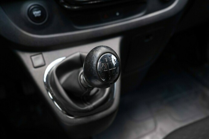 opel-vivaro-diesel-2017-big-18