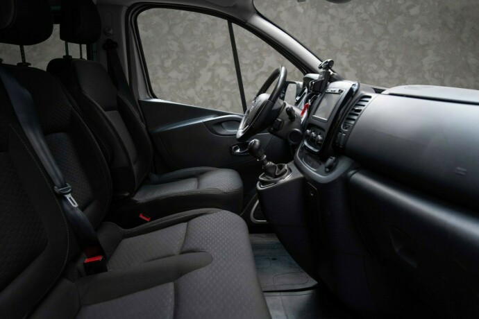 opel-vivaro-diesel-2017-big-29