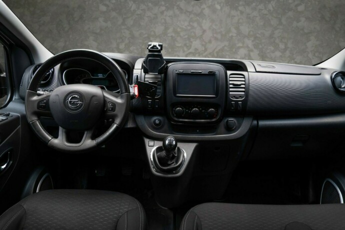 opel-vivaro-diesel-2017-big-28