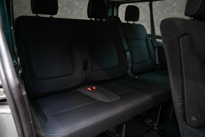 opel-vivaro-diesel-2017-big-27