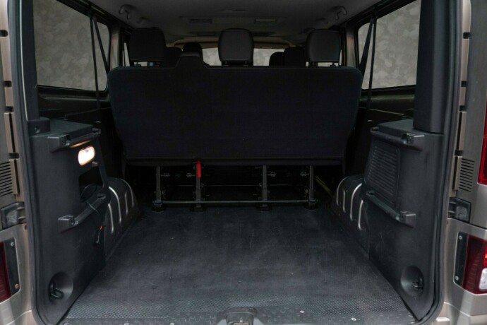 opel-vivaro-diesel-2017-big-25