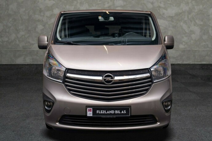 opel-vivaro-diesel-2017-big-6