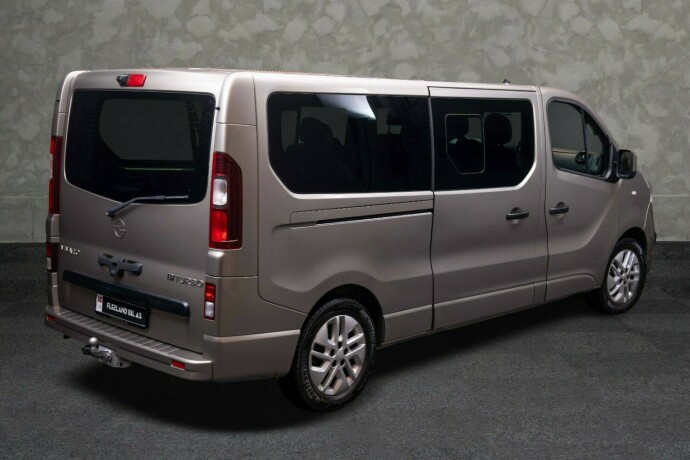 opel-vivaro-diesel-2017-big-8