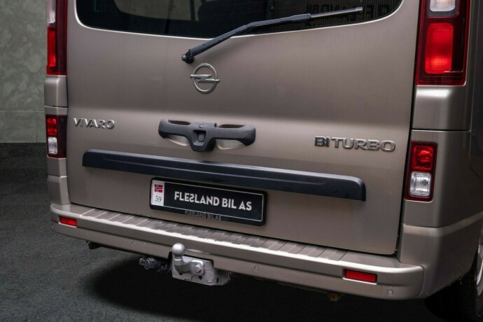 opel-vivaro-diesel-2017-big-9