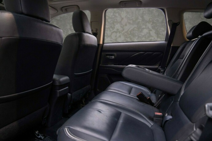 mitsubishi-outlander-elektrisitetbensin-2016-big-30