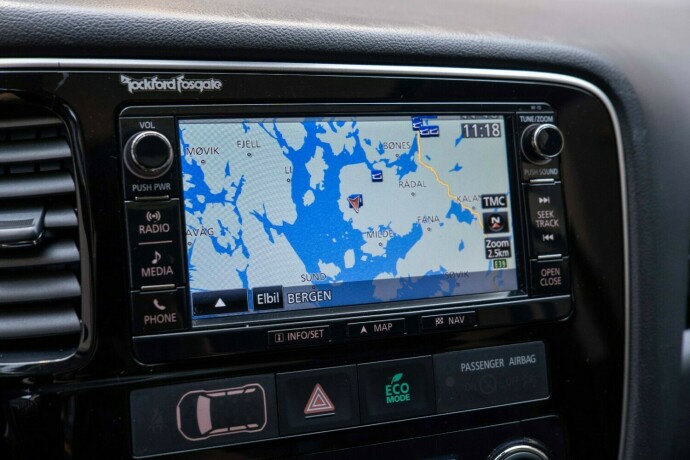 mitsubishi-outlander-elektrisitetbensin-2016-big-21