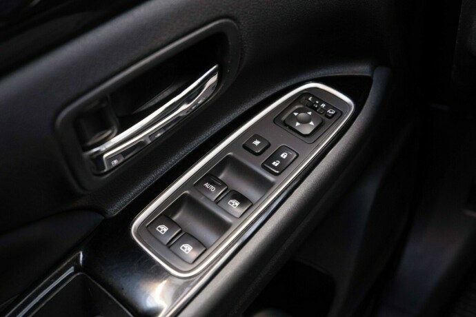 mitsubishi-outlander-elektrisitetbensin-2016-big-24