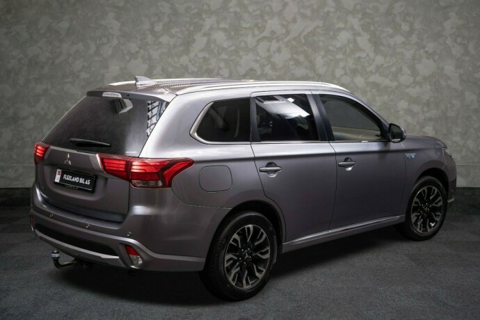 mitsubishi-outlander-elektrisitetbensin-2016-big-12