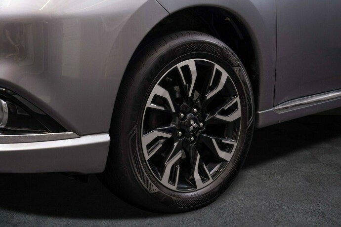 mitsubishi-outlander-elektrisitetbensin-2016-big-3