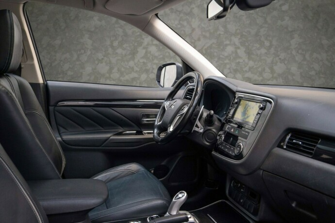 mitsubishi-outlander-elektrisitetbensin-2016-big-33