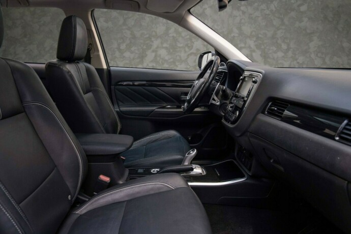 mitsubishi-outlander-elektrisitetbensin-2016-big-32