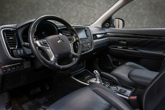 mitsubishi-outlander-elektrisitetbensin-2016-big-27