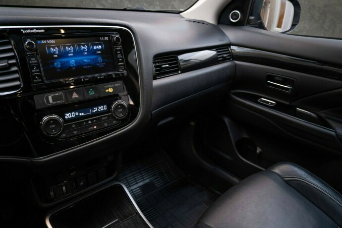 mitsubishi-outlander-elektrisitetbensin-2016-big-18