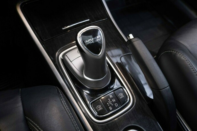 mitsubishi-outlander-elektrisitetbensin-2016-big-19