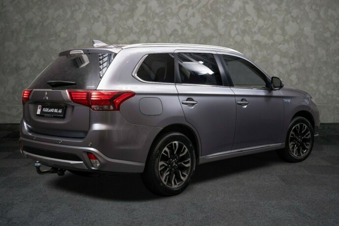 mitsubishi-outlander-elektrisitetbensin-2016-big-11