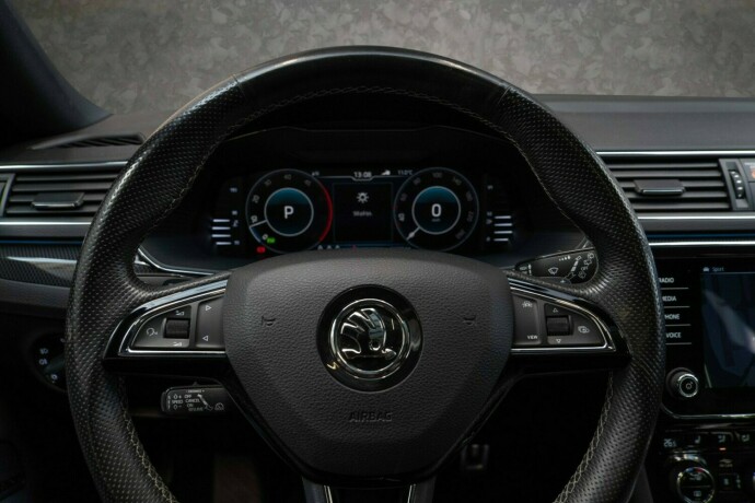 skoda-superb-diesel-2019-big-15