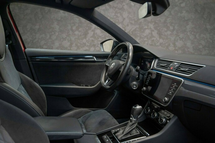 skoda-superb-diesel-2019-big-37