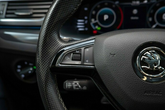 skoda-superb-diesel-2019-big-16