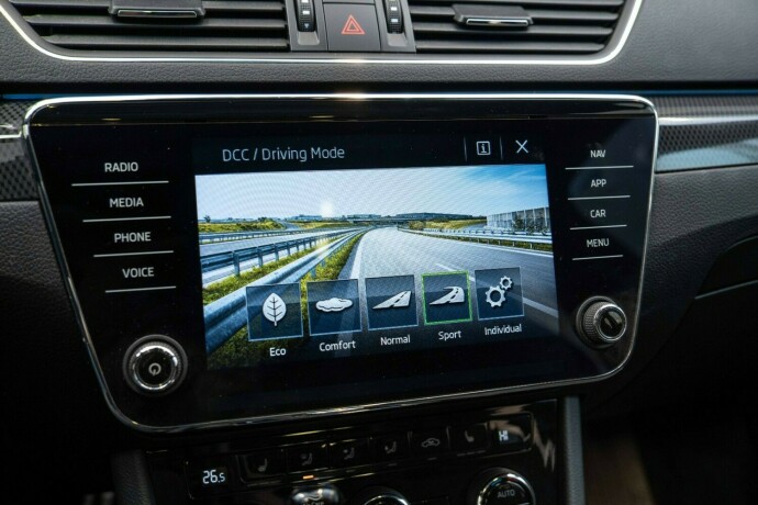 skoda-superb-diesel-2019-big-24