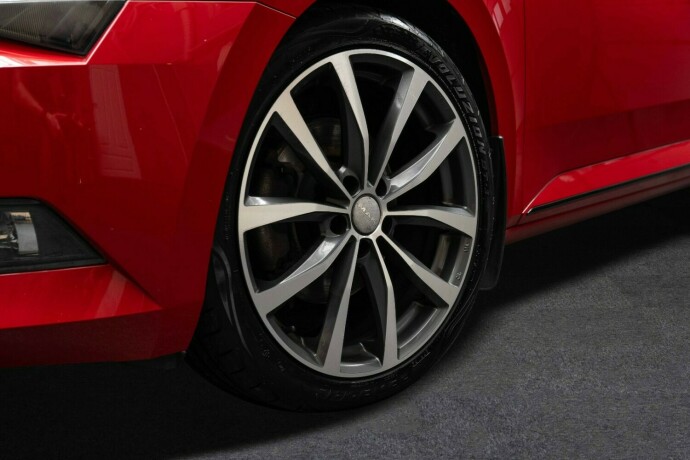 skoda-superb-diesel-2019-big-3