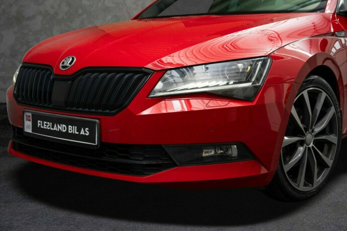 skoda-superb-diesel-2019-big-2