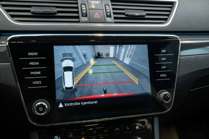 skoda-superb-diesel-2019-big-23