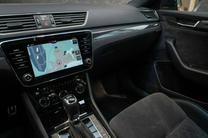 skoda-superb-diesel-2019-big-19