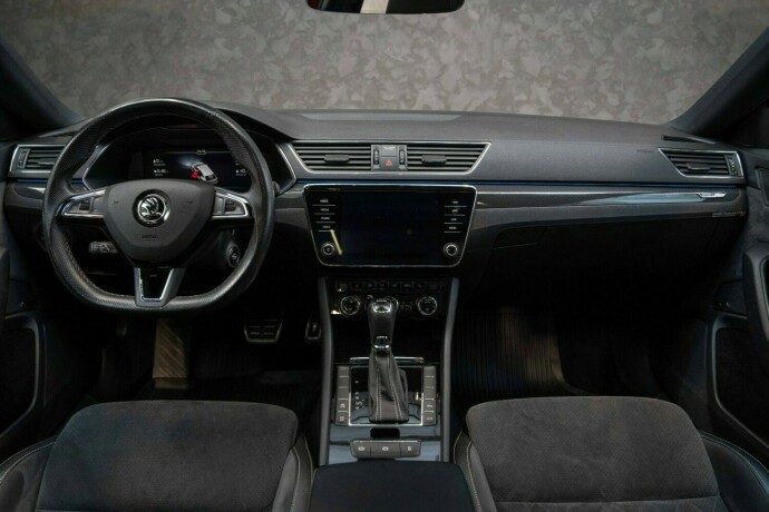 skoda-superb-diesel-2019-big-35