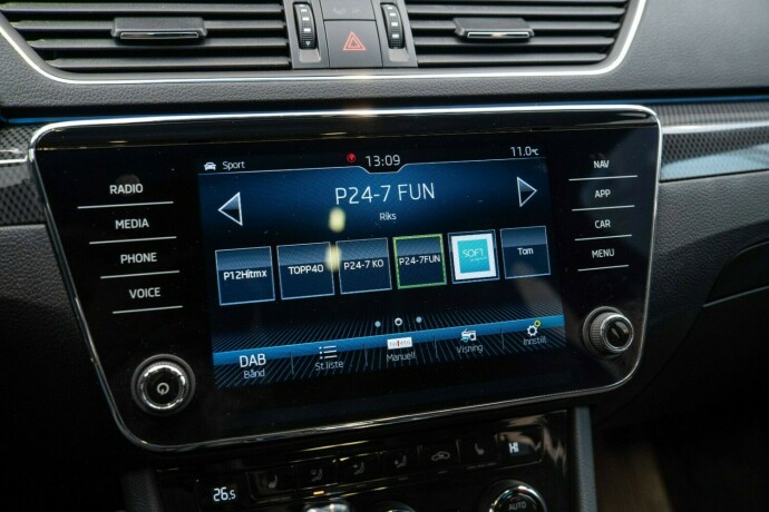 skoda-superb-diesel-2019-big-25