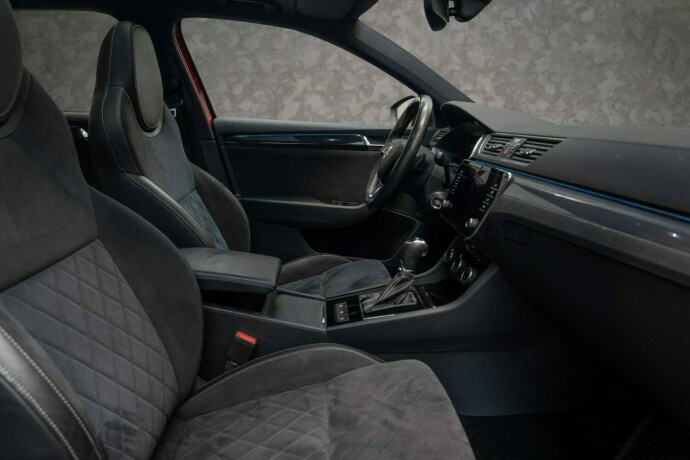 skoda-superb-diesel-2019-big-36