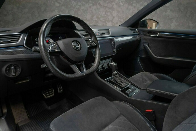 skoda-superb-diesel-2019-big-32