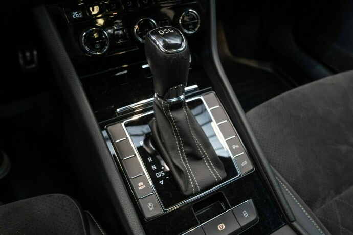 skoda-superb-diesel-2019-big-21