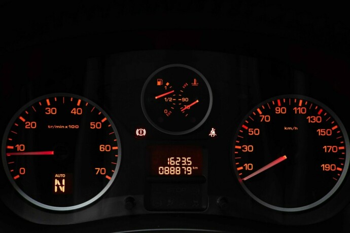 peugeot-partner-diesel-2016-big-11