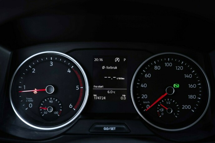 volkswagen-crafter-diesel-2019-big-9