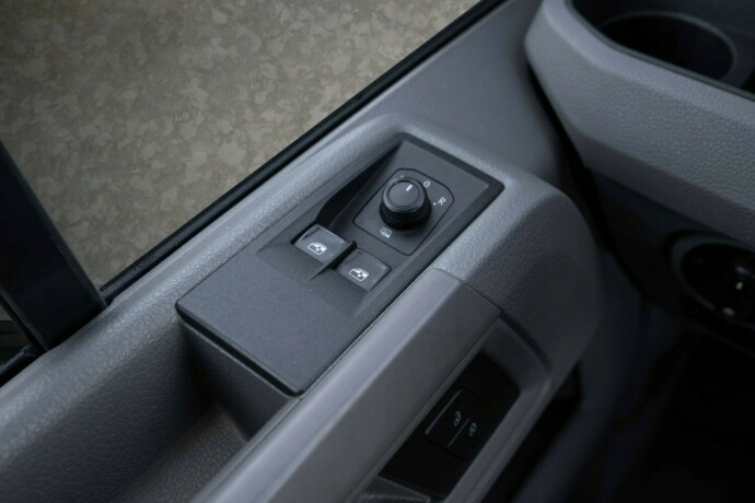 volkswagen-crafter-diesel-2019-big-17