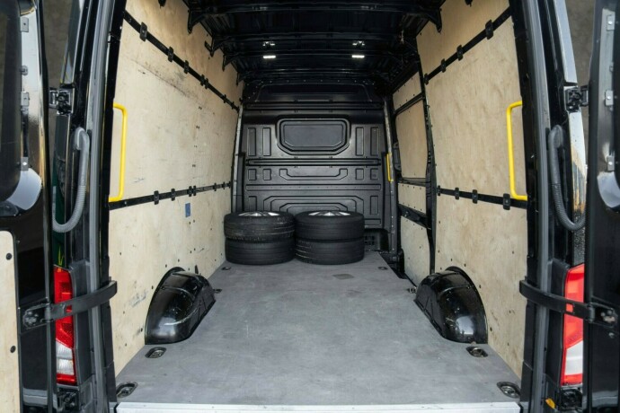 volkswagen-crafter-diesel-2019-big-20