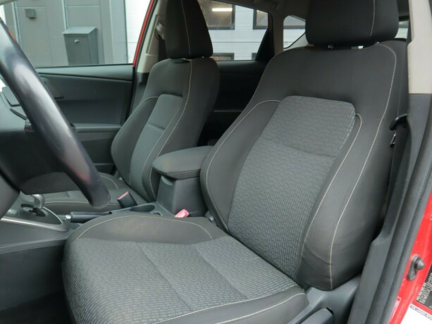 toyota-auris-elektrisitetbensin-2015-big-8