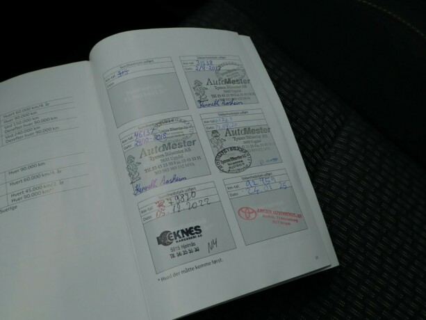 toyota-auris-elektrisitetbensin-2015-big-21