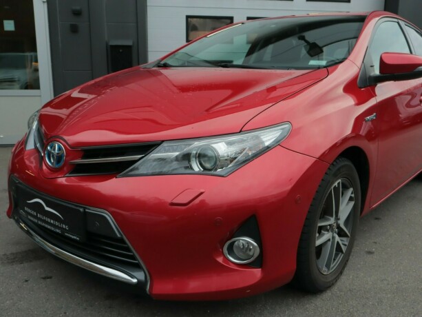 toyota-auris-elektrisitetbensin-2015-big-4