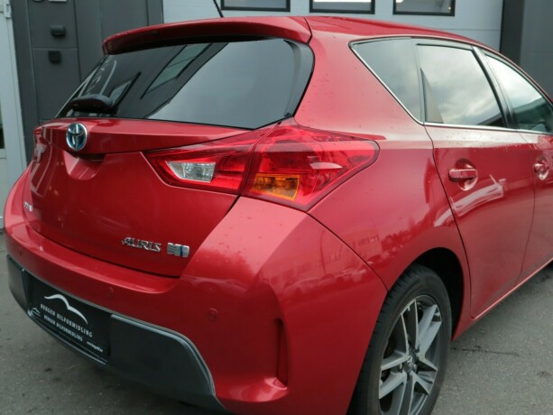 toyota-auris-elektrisitetbensin-2015-big-5