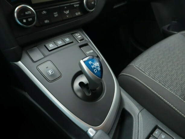 toyota-auris-elektrisitetbensin-2015-big-13