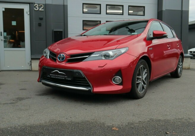 toyota-auris-elektrisitetbensin-2015-big-2